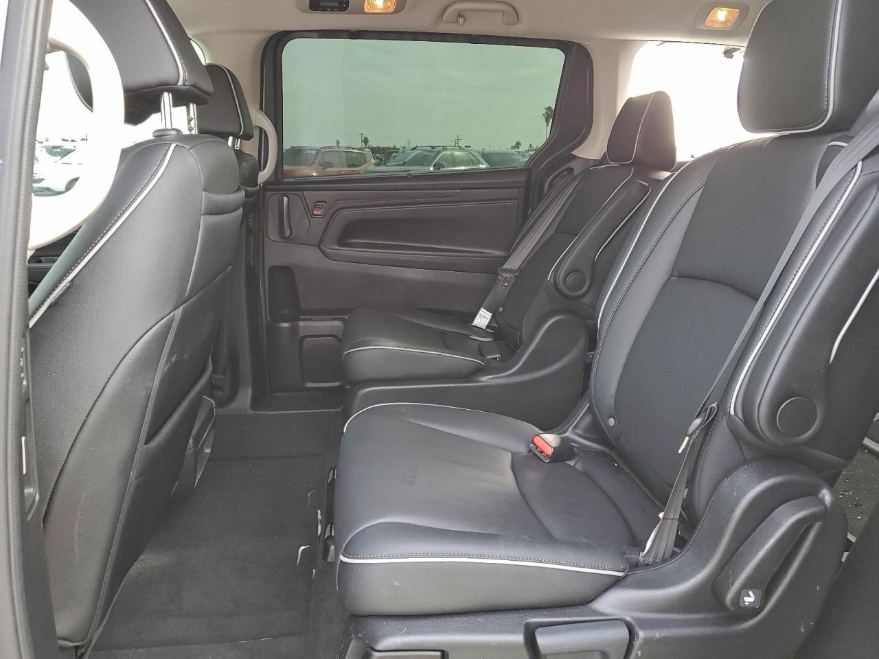 Honda Odyssey Touring Image 4