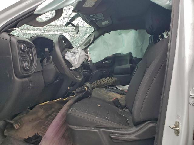 Chevrolet Silverado K2500 Heavy Duty Image 3