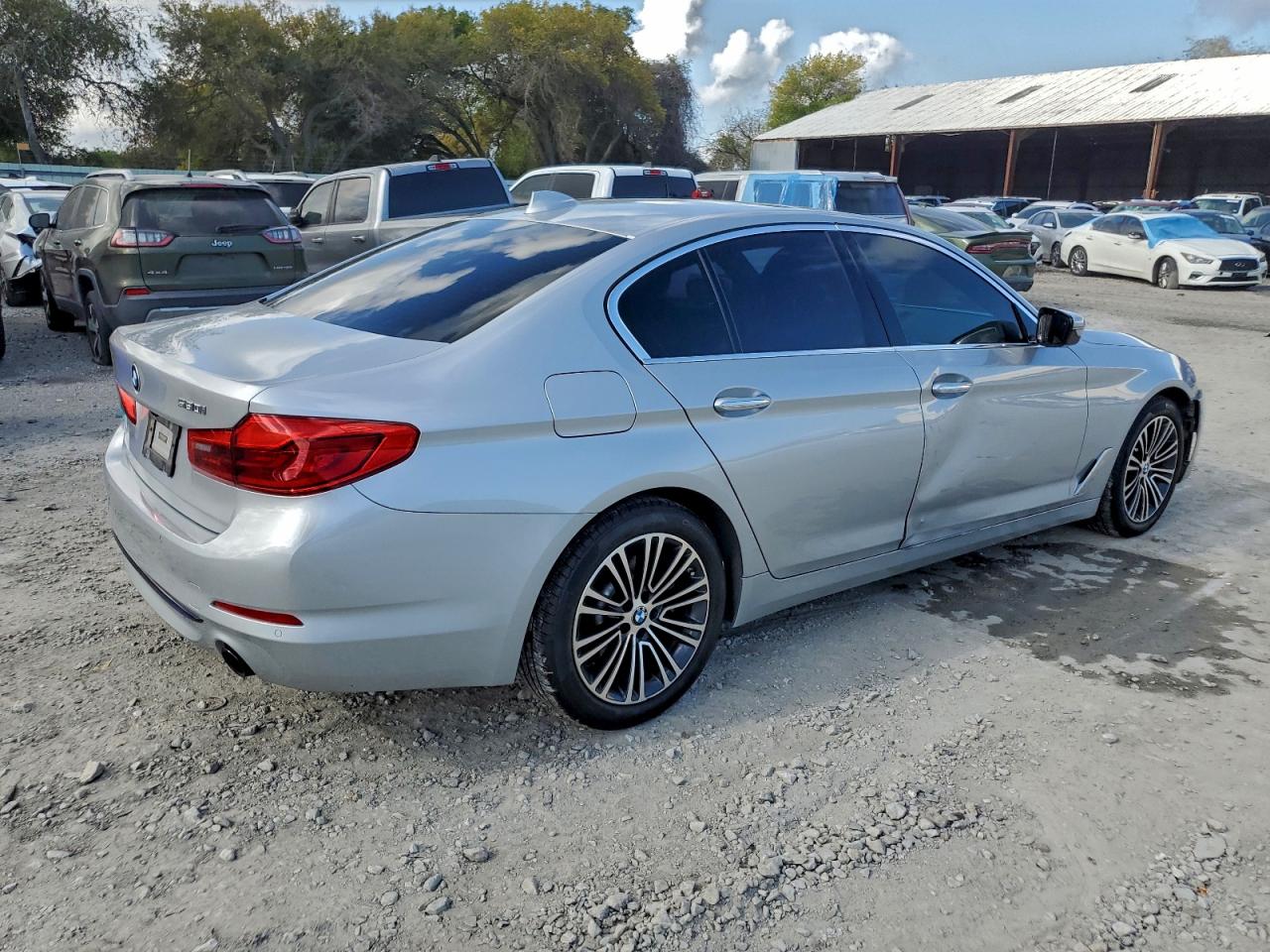 BMW 5 Series I Image 2