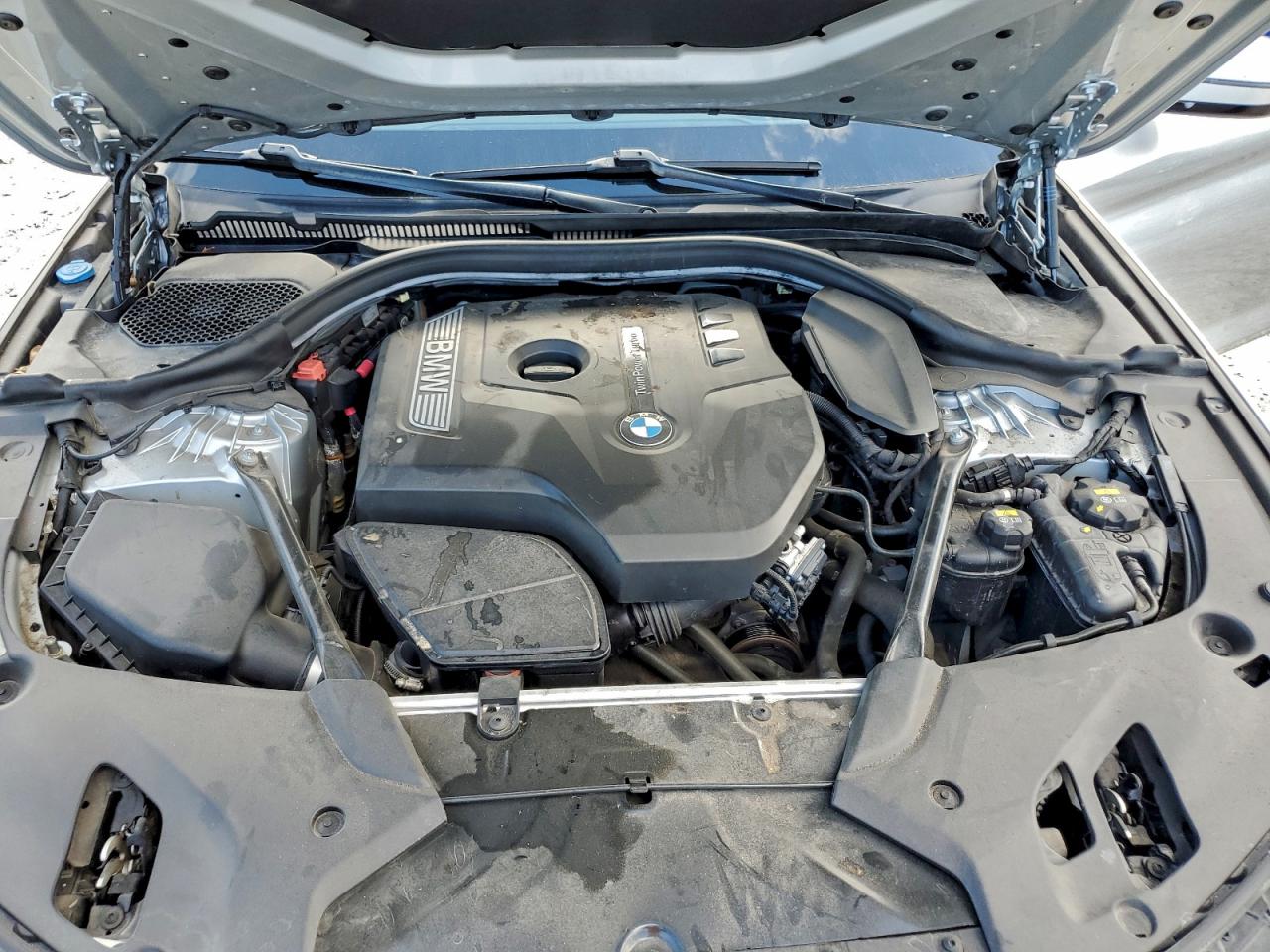 BMW 5 Series I Image 12