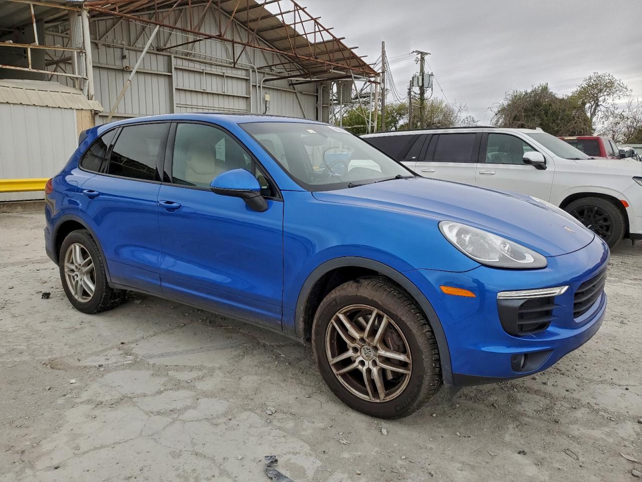 Porsche Cayenne Image 3