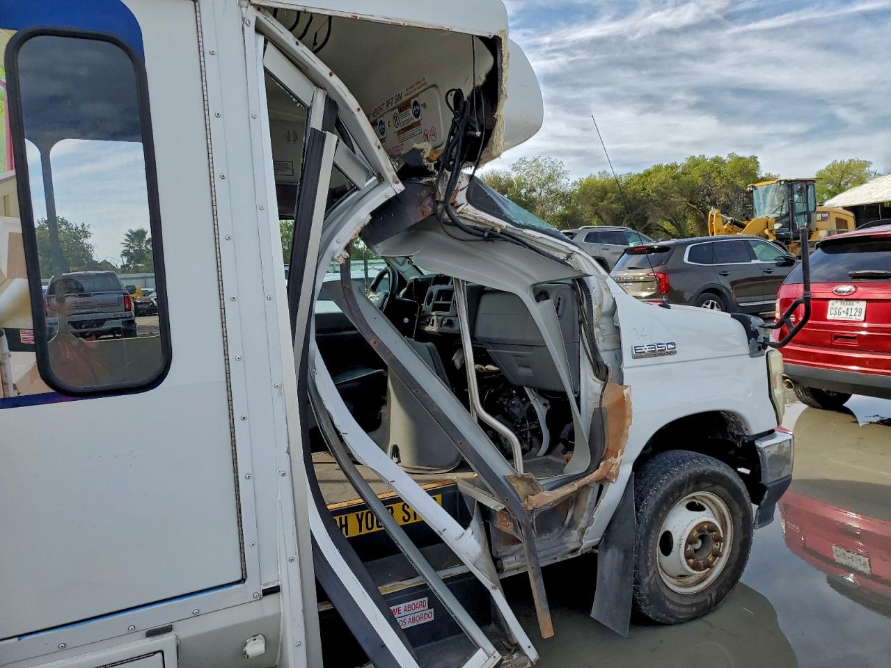 Ford Econoline E350 Super Duty Cutaway Van Image 10