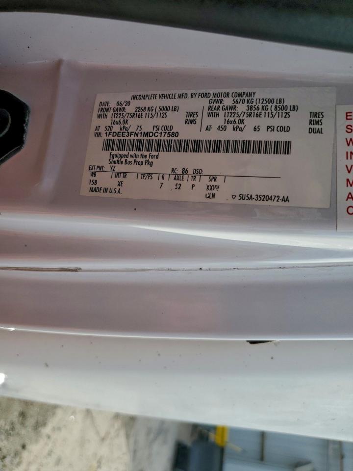 Ford Econoline E350 Super Duty Cutaway Van Image 2