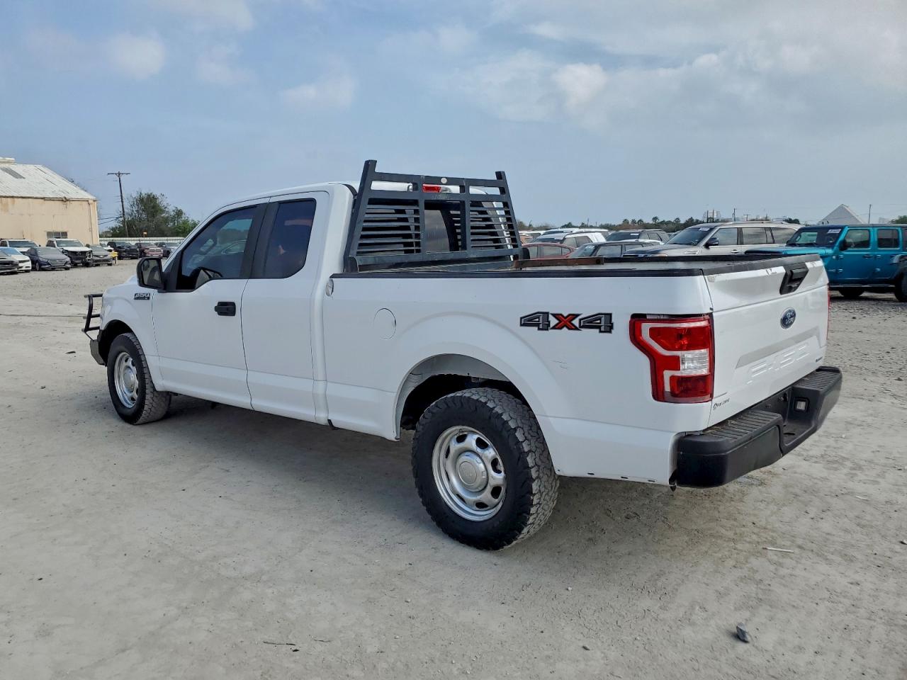 Ford F-150 Super Cab Image 9