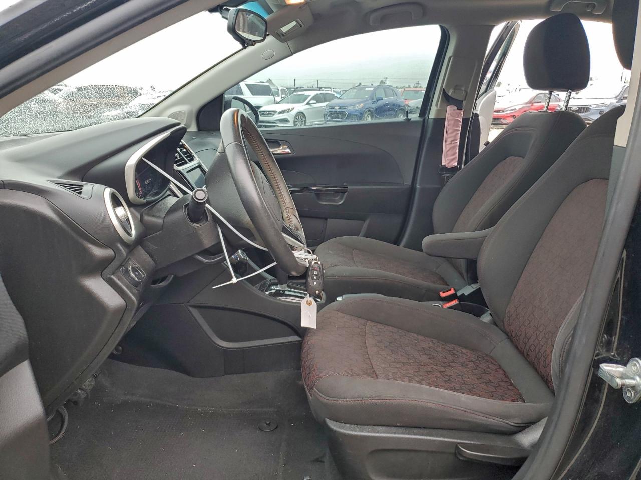 Chevrolet Sonic Lt Image 2