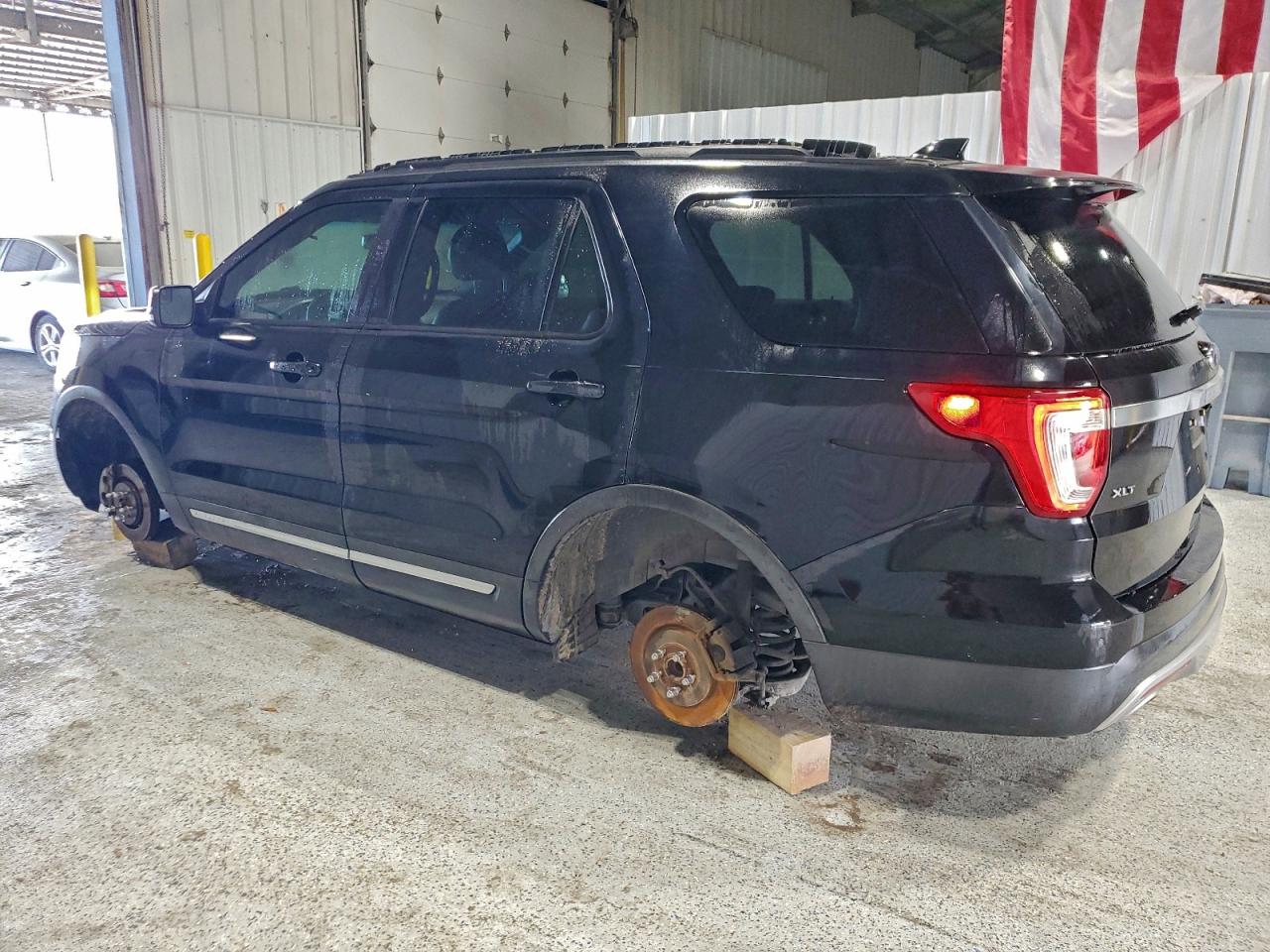 Ford Explorer Xlt Image 3