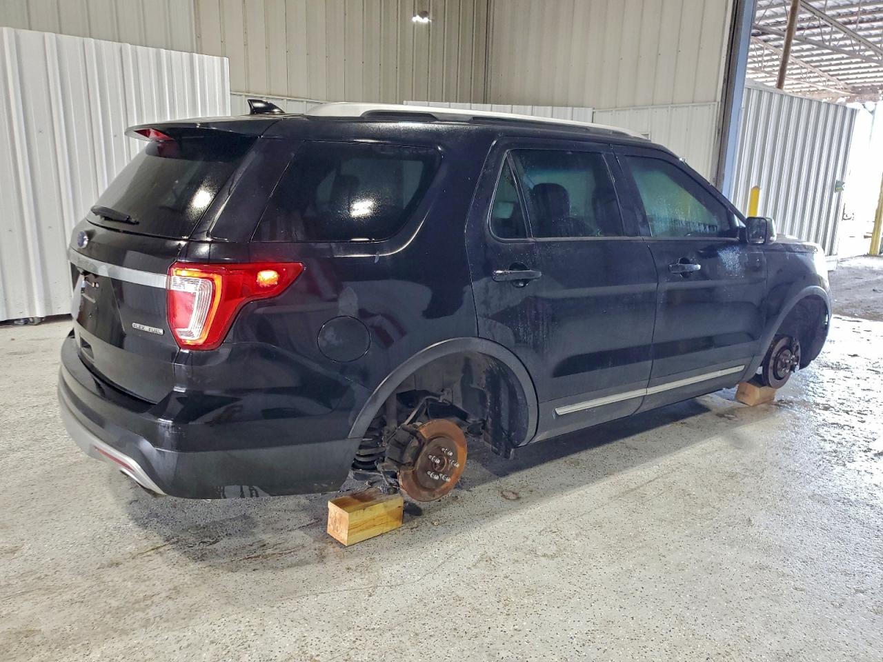 Ford Explorer Xlt Image 2