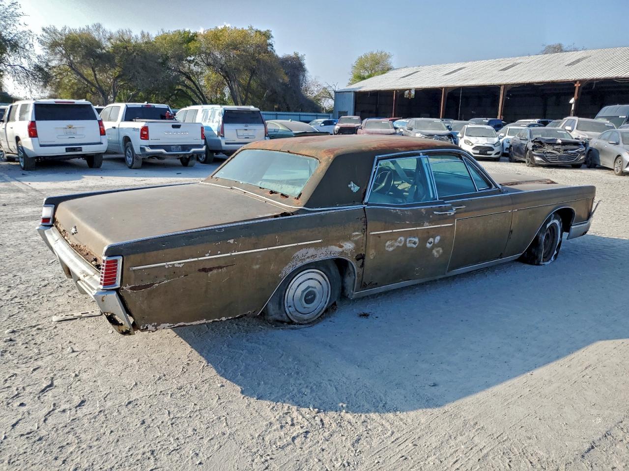 Lincoln Continental Image 4