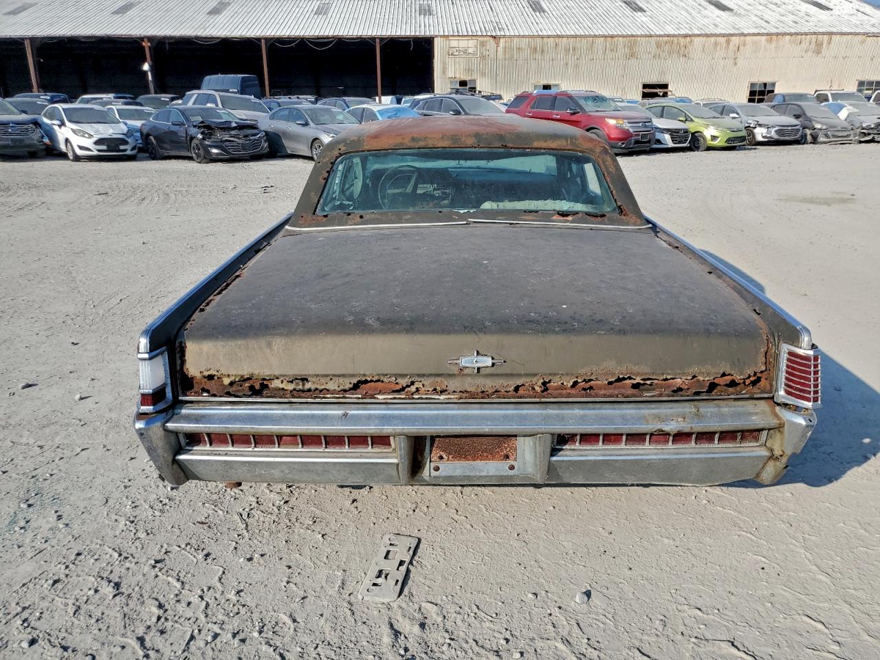 Lincoln Continental Image 2