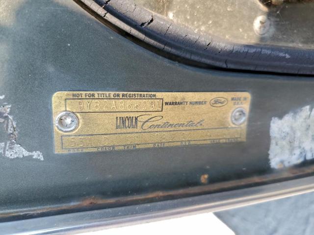 Lincoln Continental Image 11