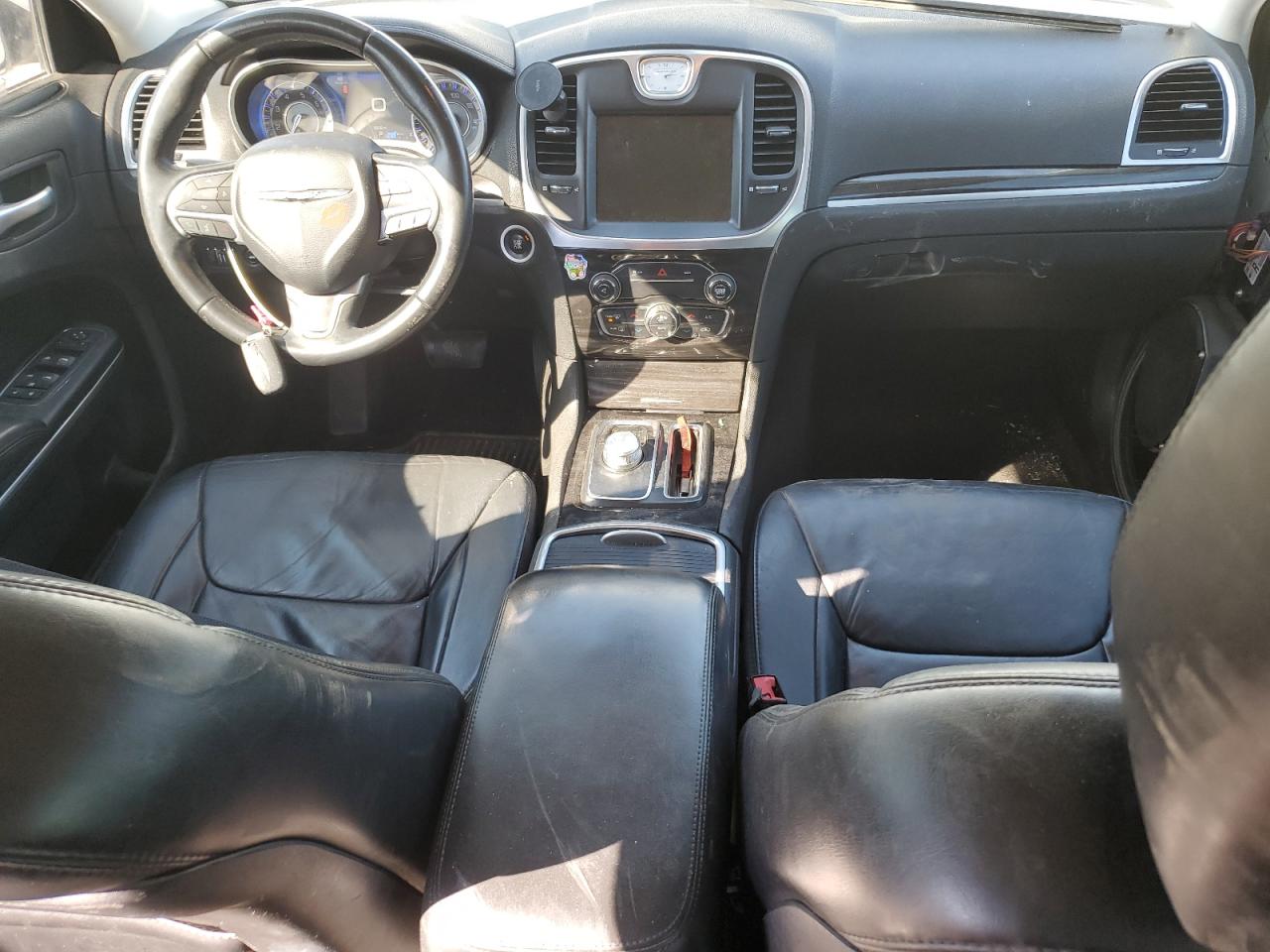 Chrysler 300 Limited Image 7