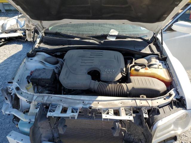 Chrysler 300 Limited Image 12