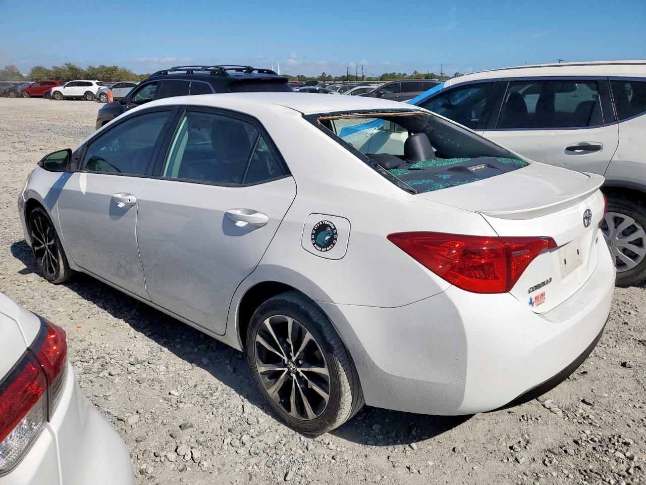 Toyota Corolla L Image 2
