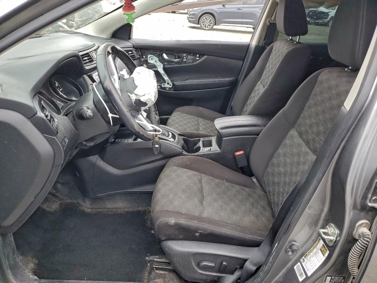 Nissan Rogue S Image 3