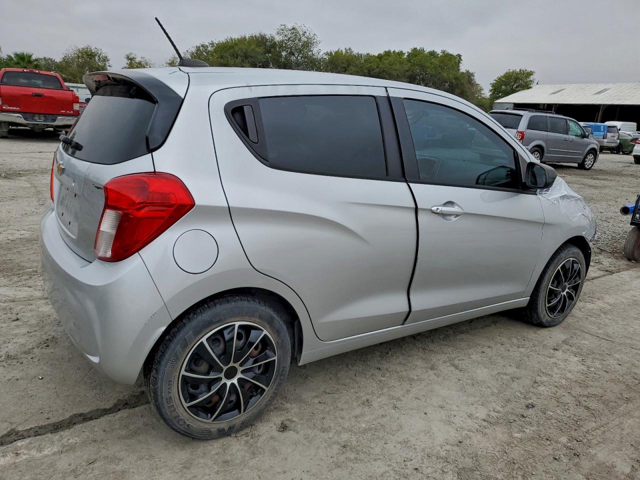 Chevrolet Spark Ls Image 12