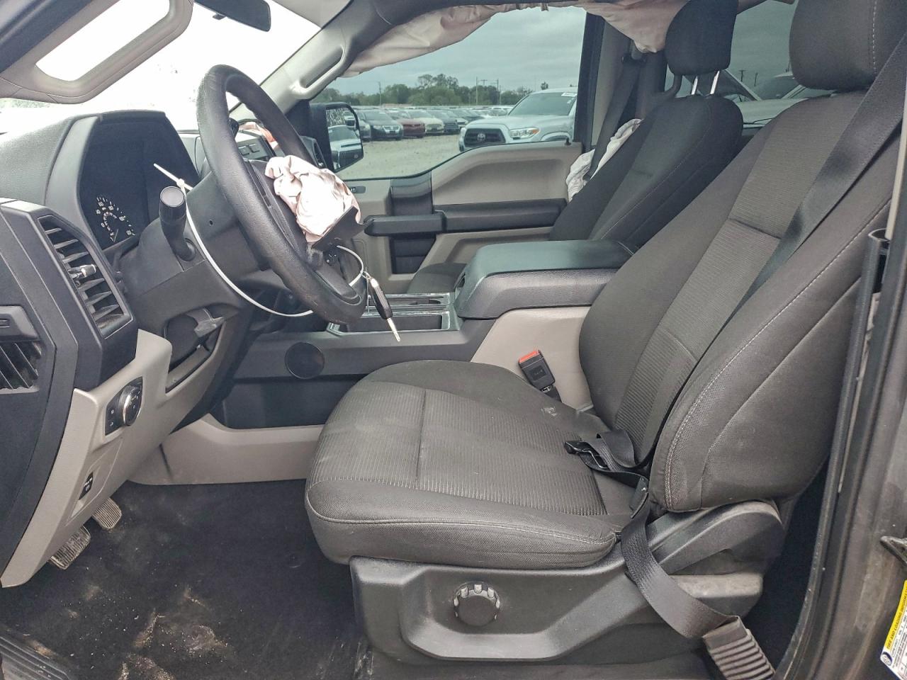 Ford F-150 Supercrew Image 12