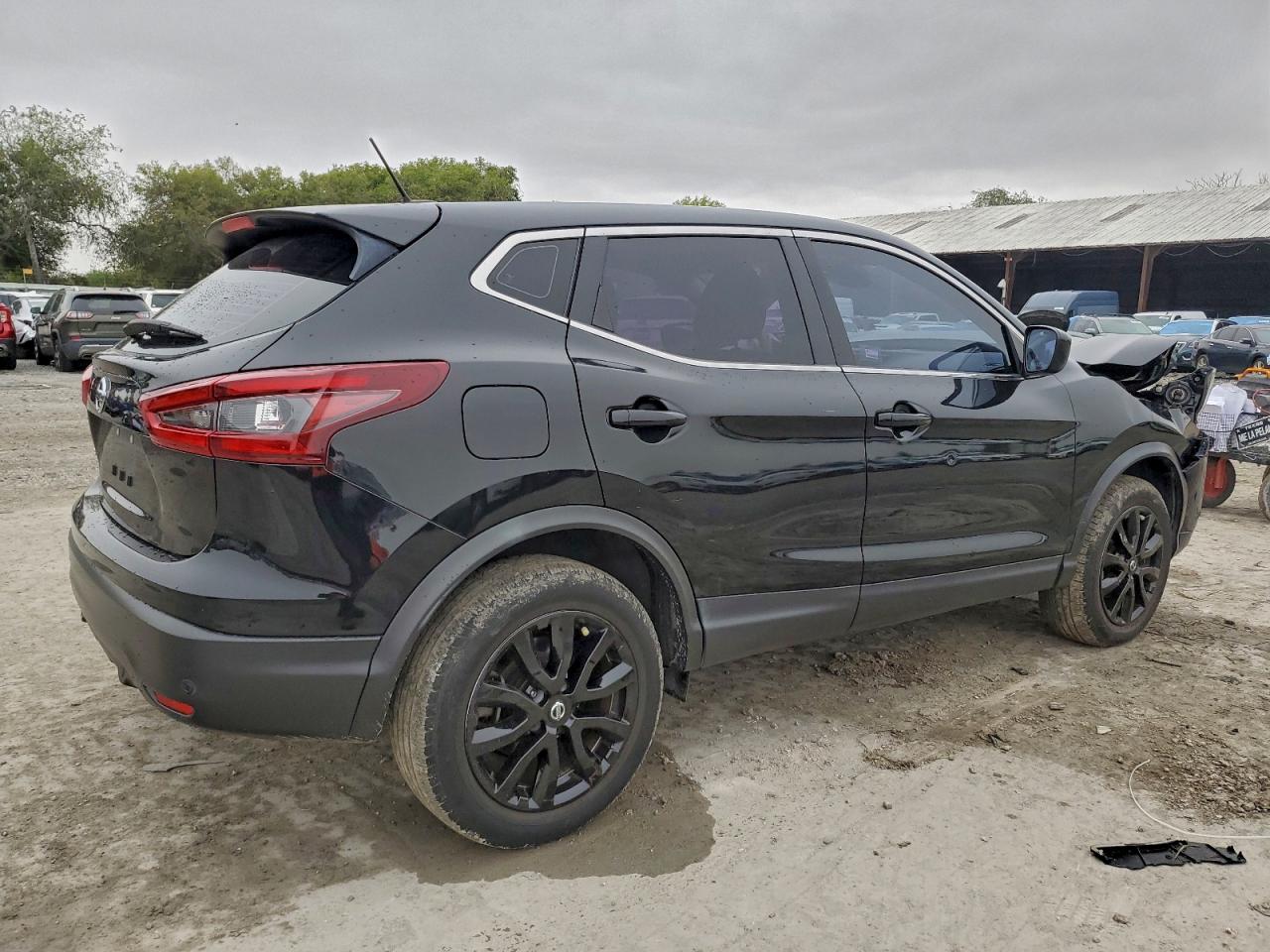 Nissan Rogue S Image 2