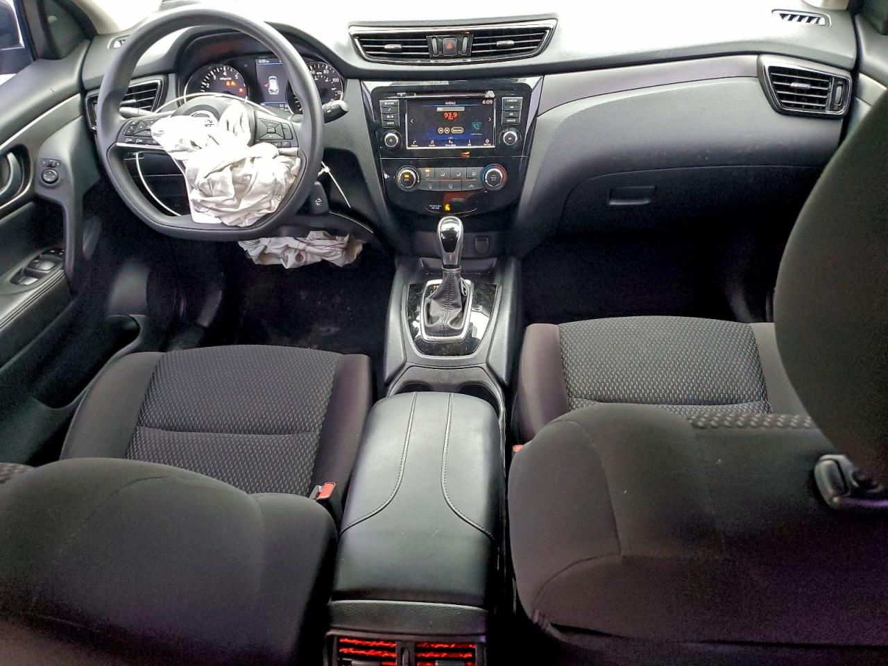 Nissan Rogue S Image 8