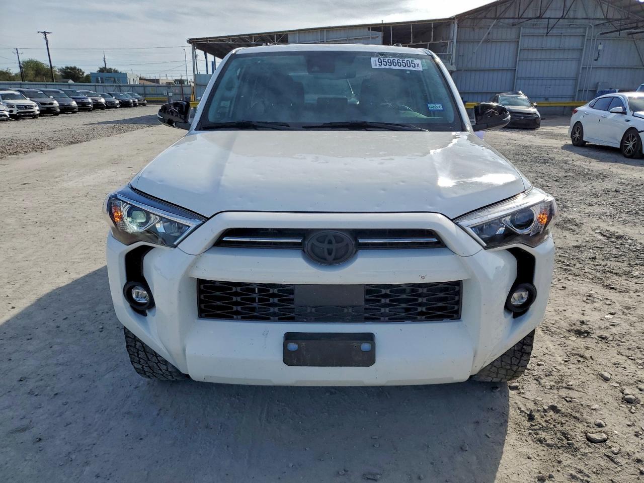 Toyota 4Runner Sr5 Image 7