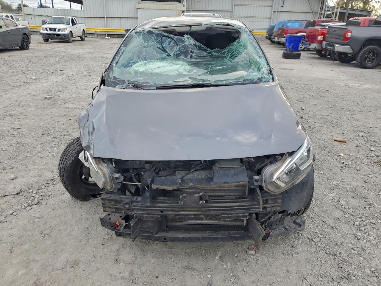 Nissan Versa Sv Image 6