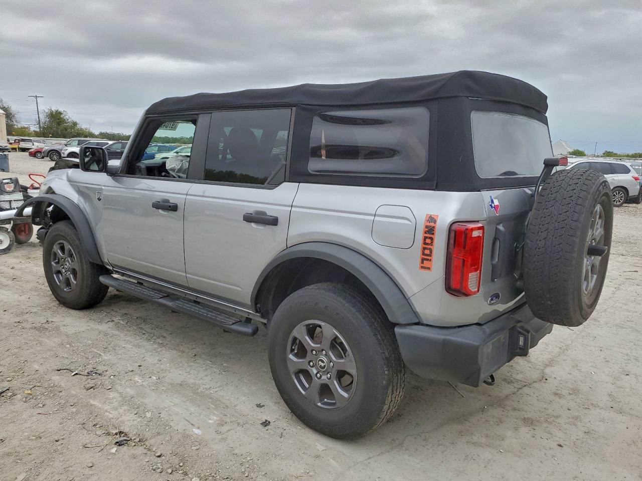 Ford Bronco Base Image 2