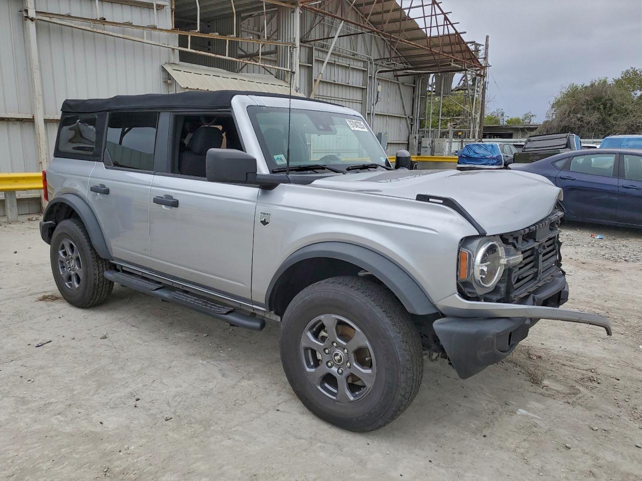 Ford Bronco Base Image 4