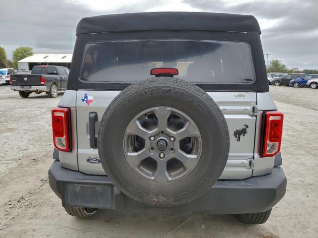Ford Bronco Base Image 6