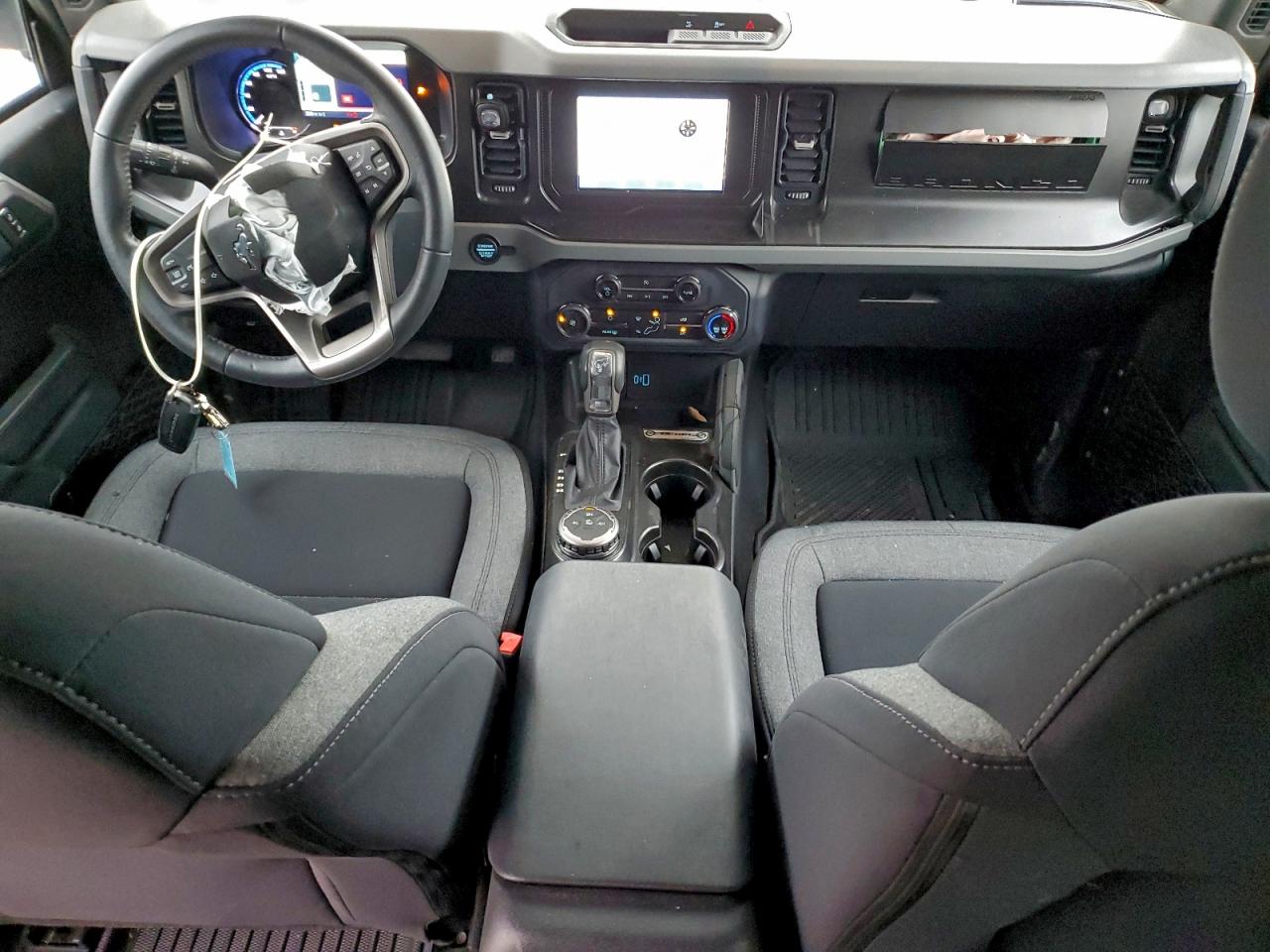 Ford Bronco Base Image 8