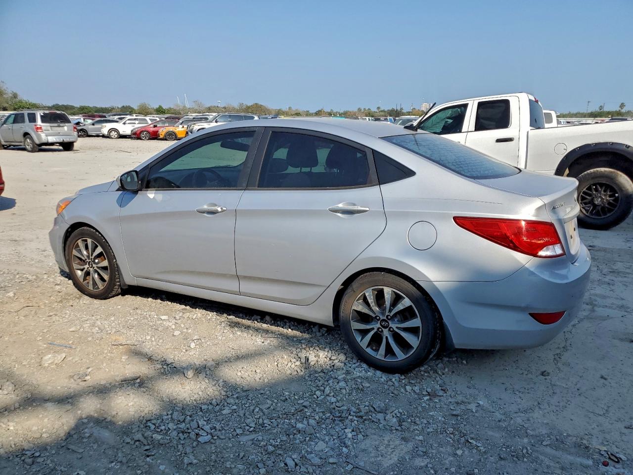 Hyundai ACCENT Se Image 11