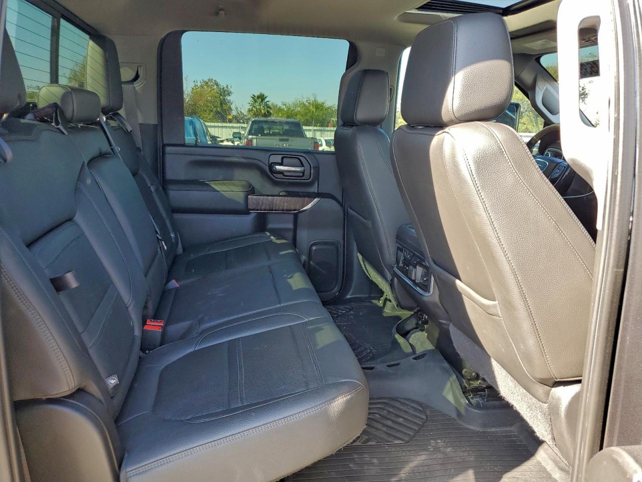 GMC Sierra K2500 Denali Image 10