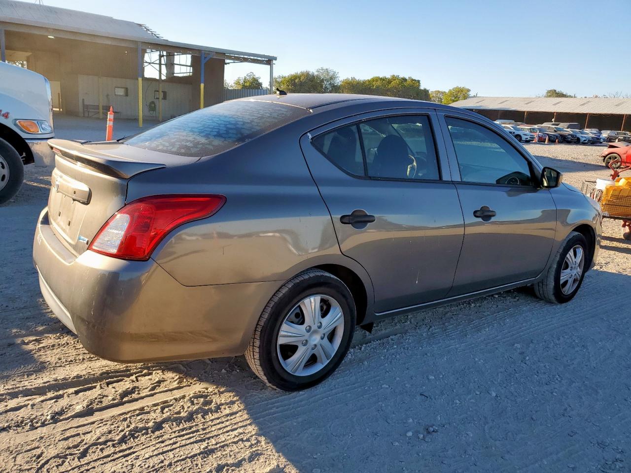 Nissan Versa S Image 2