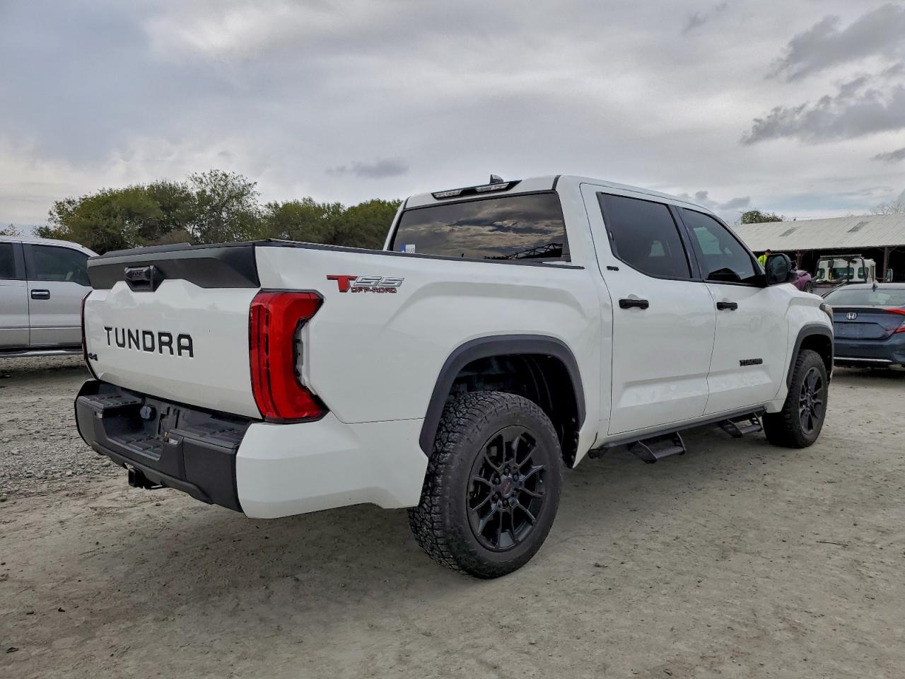 Toyota Tundra Crewmax Sr Image 2