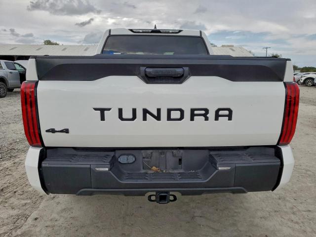 Toyota Tundra Crewmax Sr Image 3