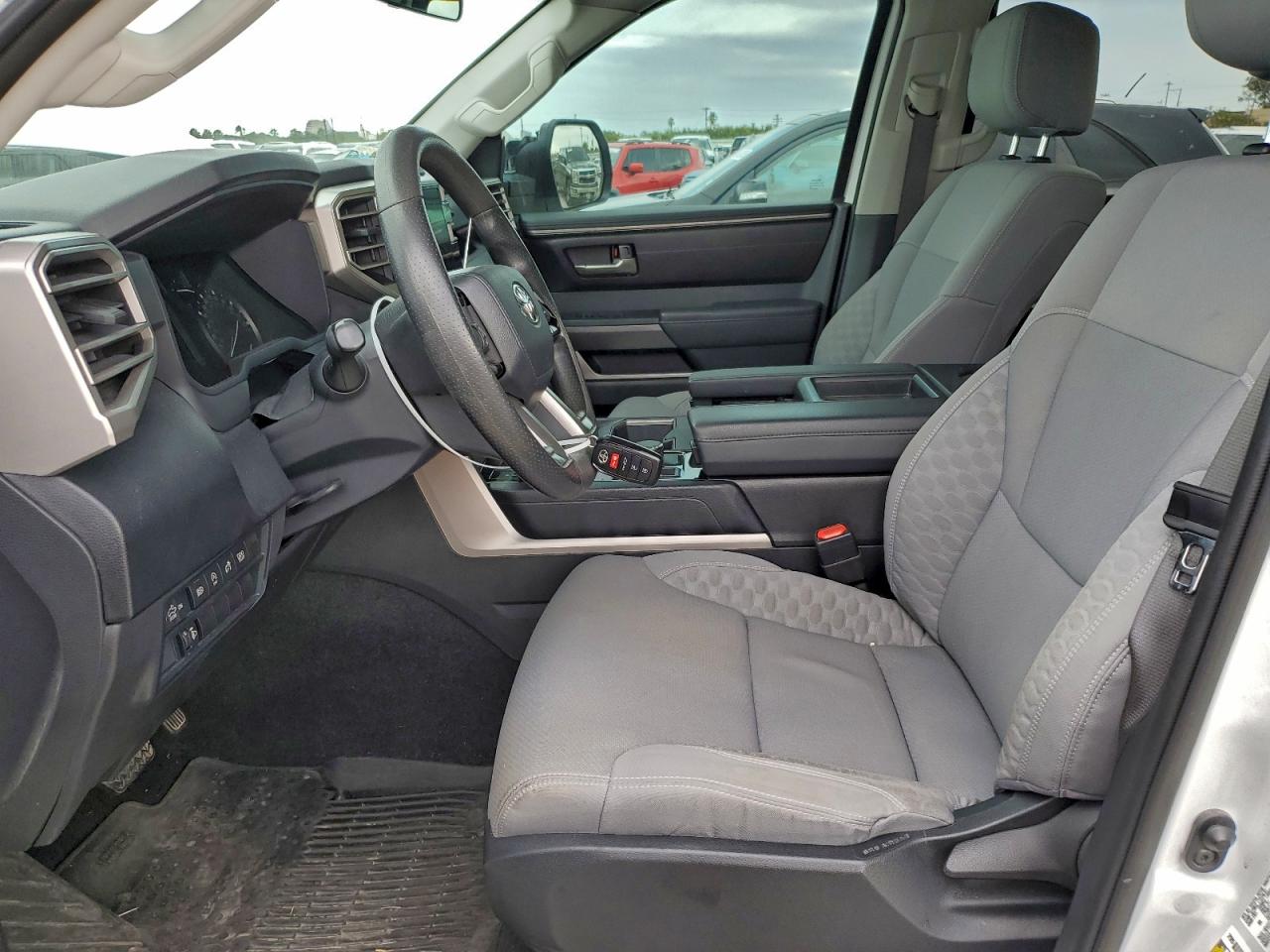 Toyota Tundra Crewmax Sr Image 9