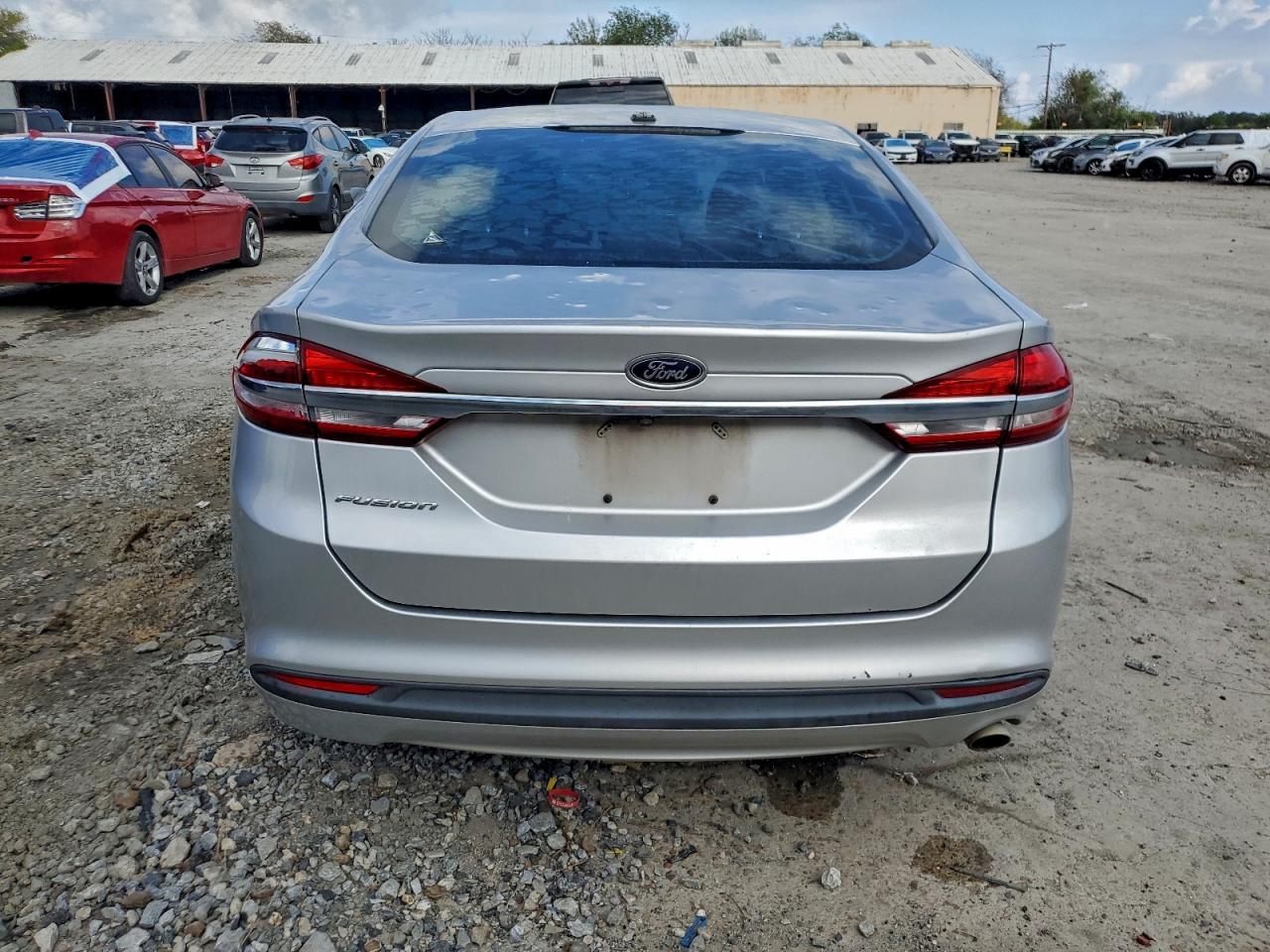 Ford Fusion S Image 11