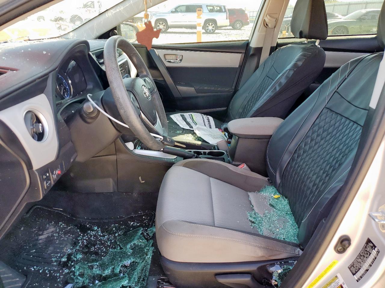 Toyota Corolla L Image 9