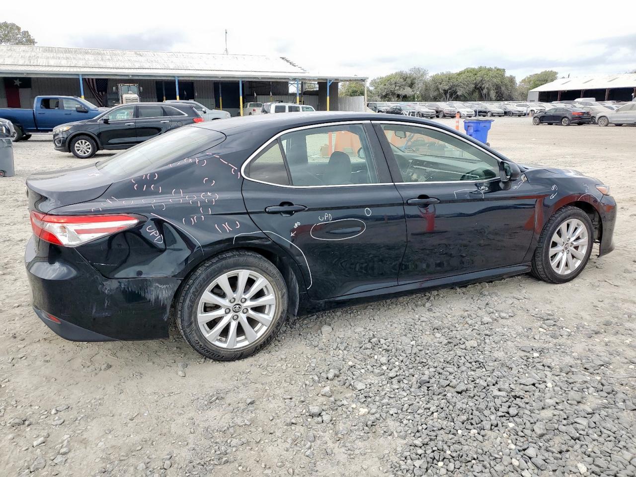 Toyota Camry L Image 2