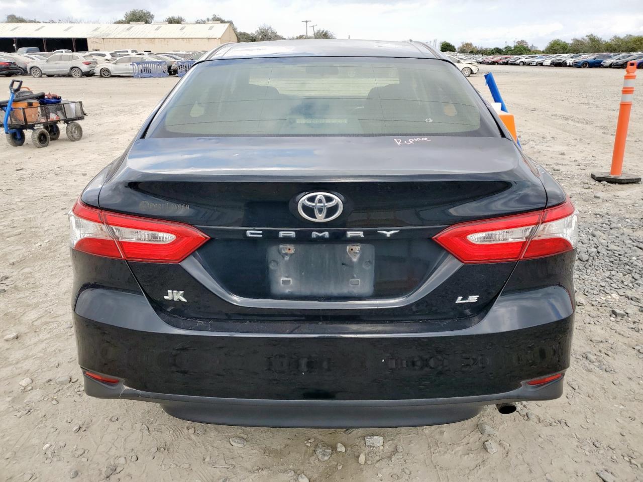 Toyota Camry L Image 6