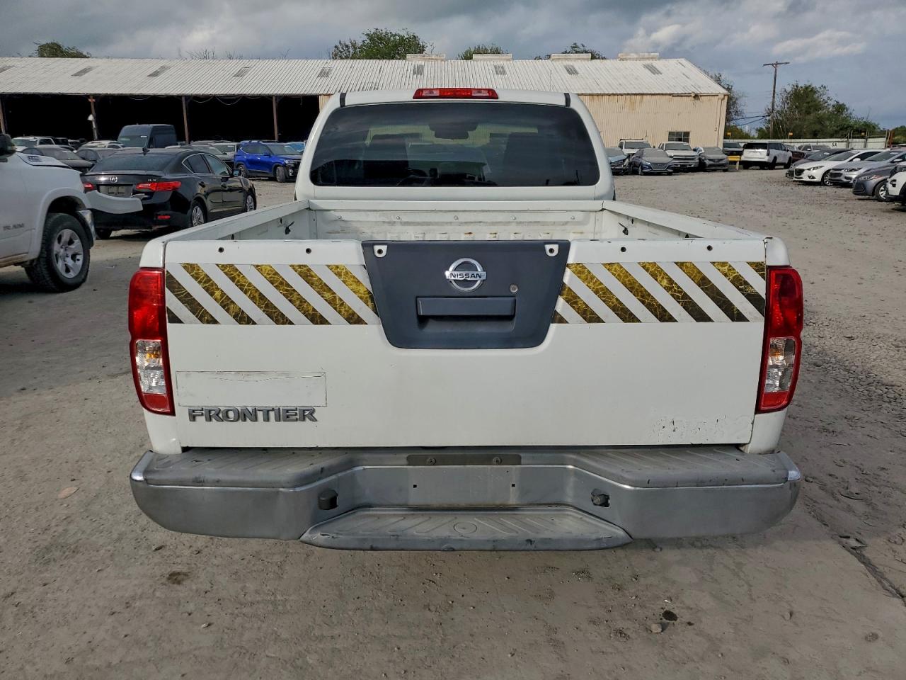 Nissan Frontier S Image 4