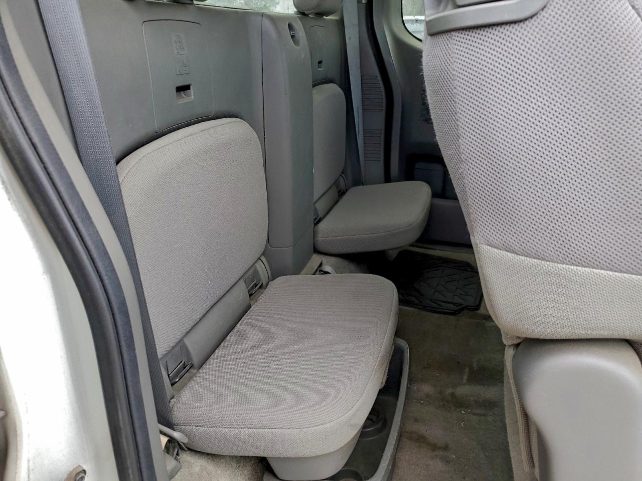 Nissan Frontier S Image 2