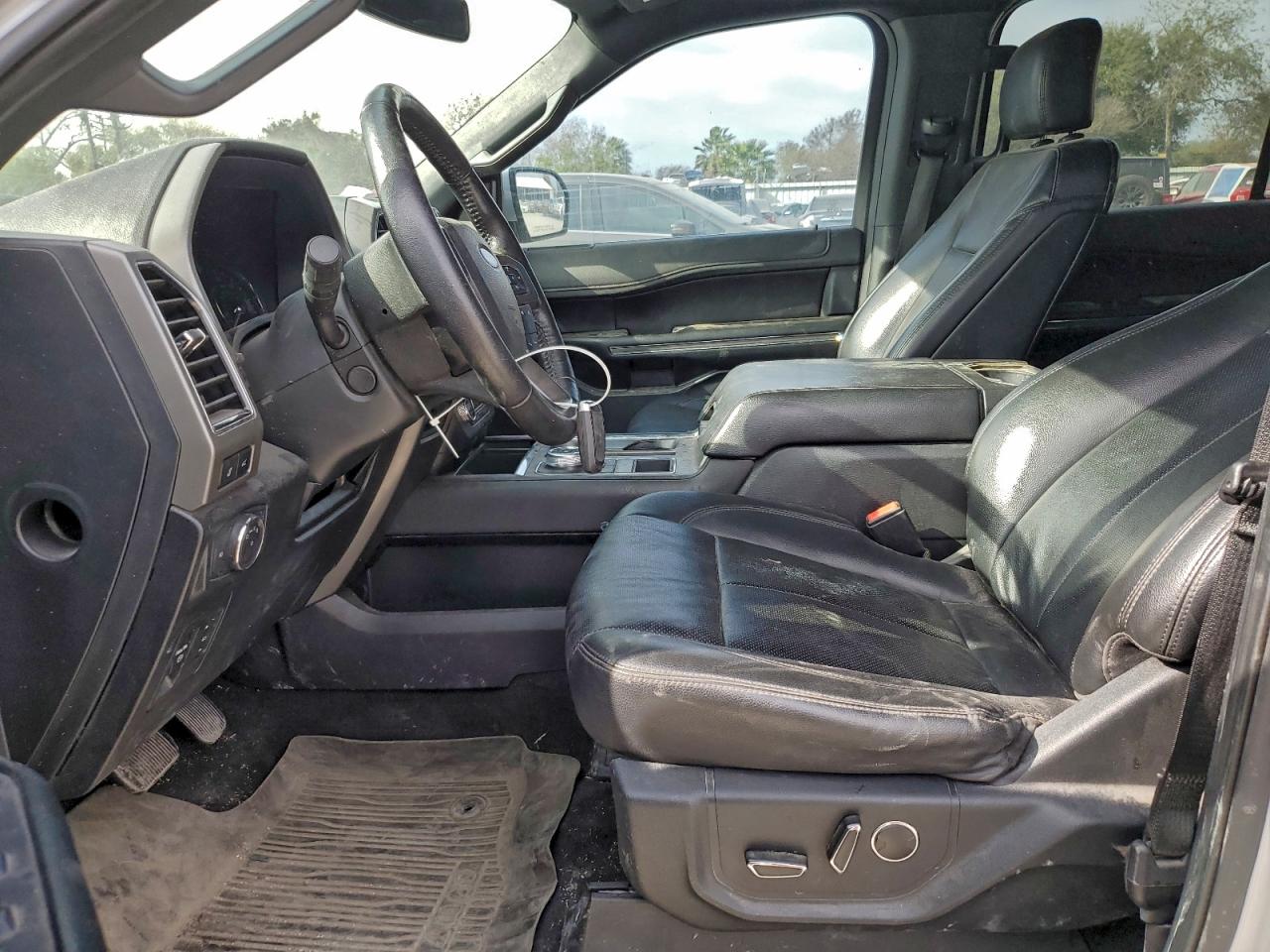 Ford Expedition Xlt Image 9