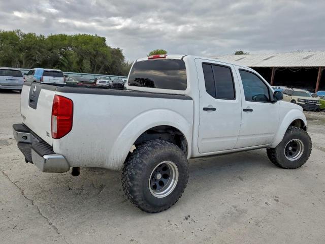 Nissan Frontier Crew Cab Le Image 3