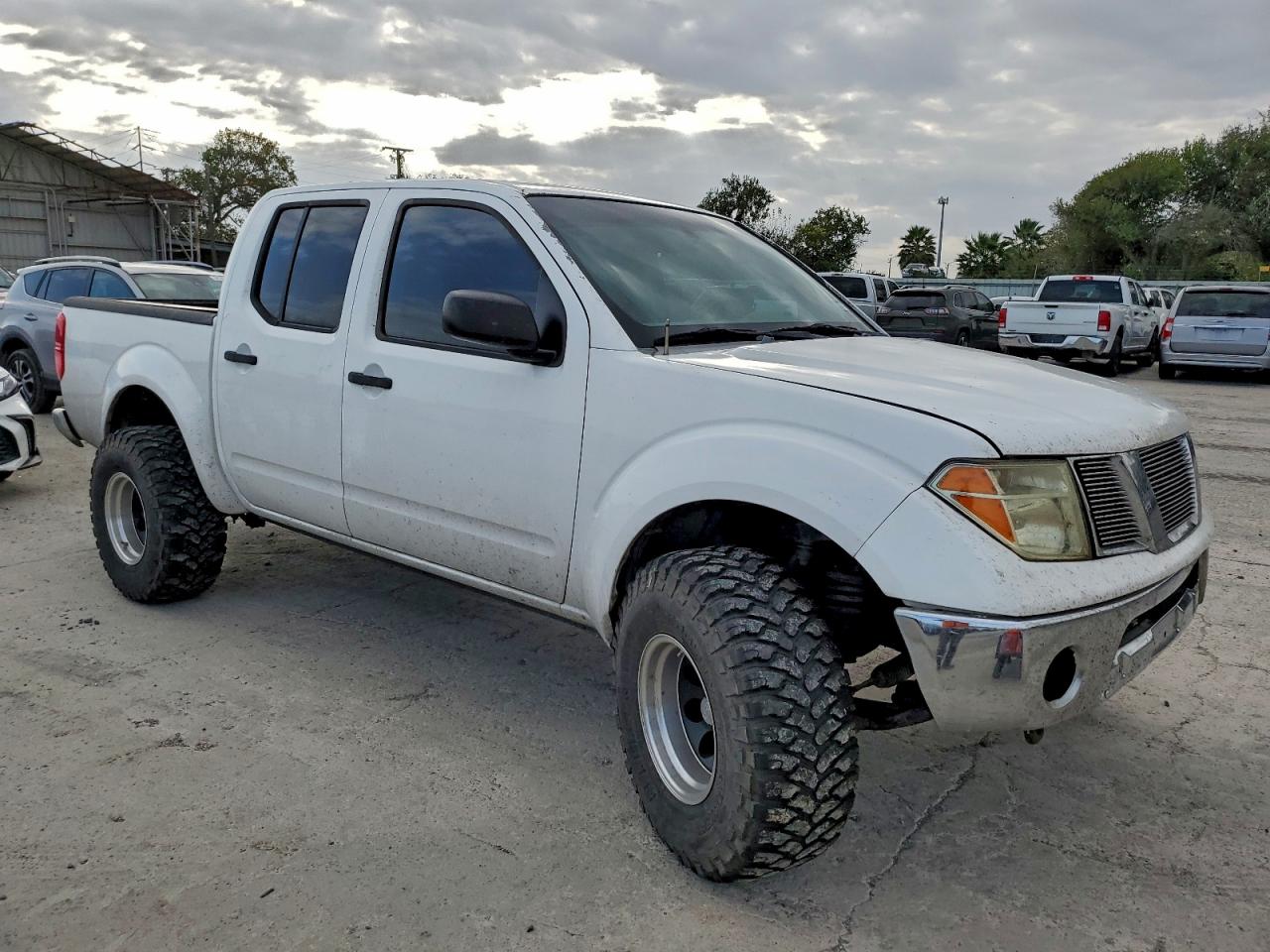 Nissan Frontier Crew Cab Le Image 9