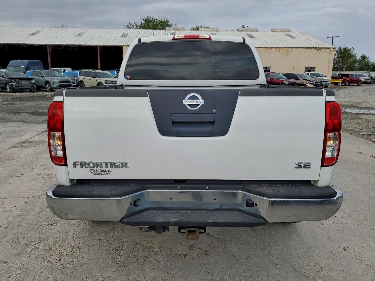 Nissan Frontier Crew Cab Le Image 2