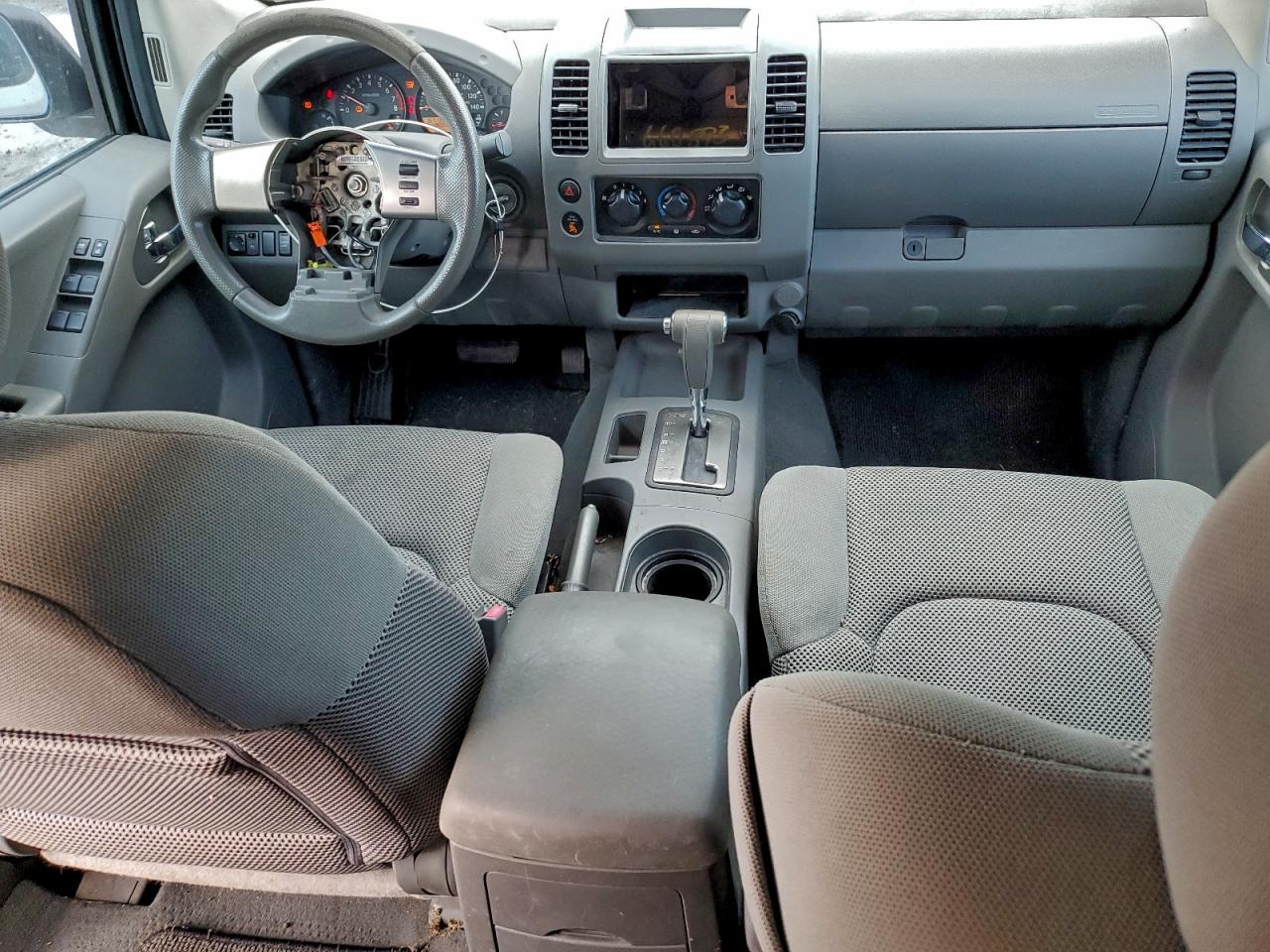 Nissan Frontier Crew Cab Le Image 12