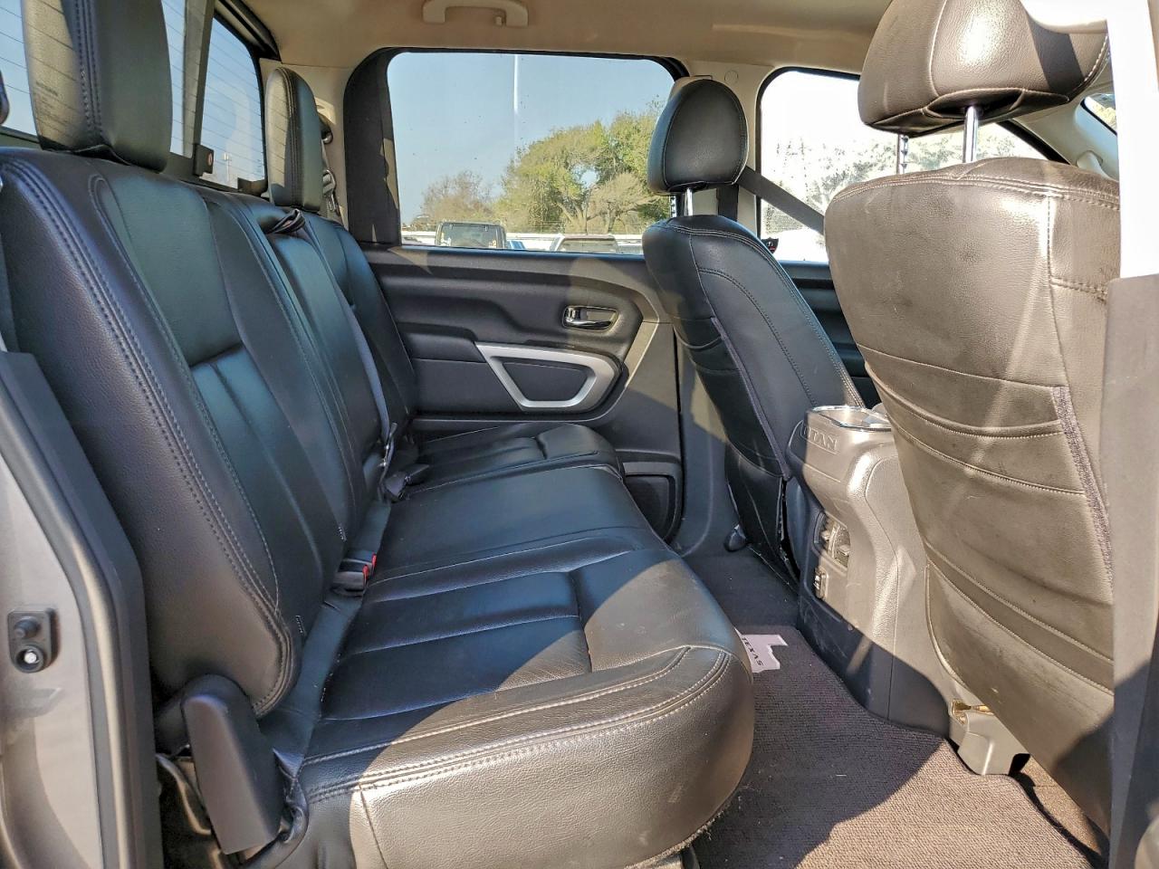 Nissan Titan Sv Image 11