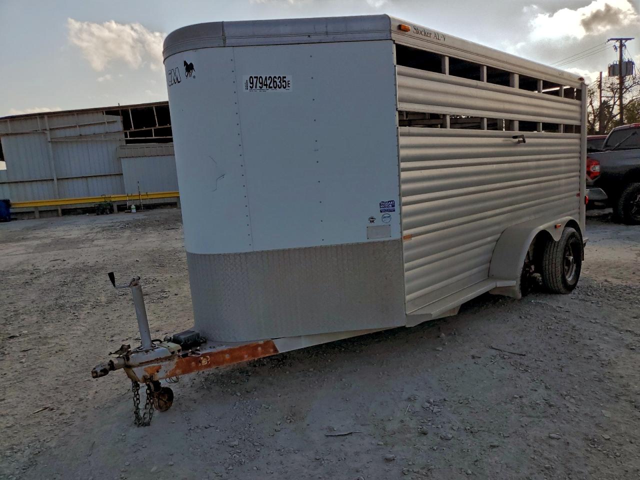 Cm Hors Trlr Image 8