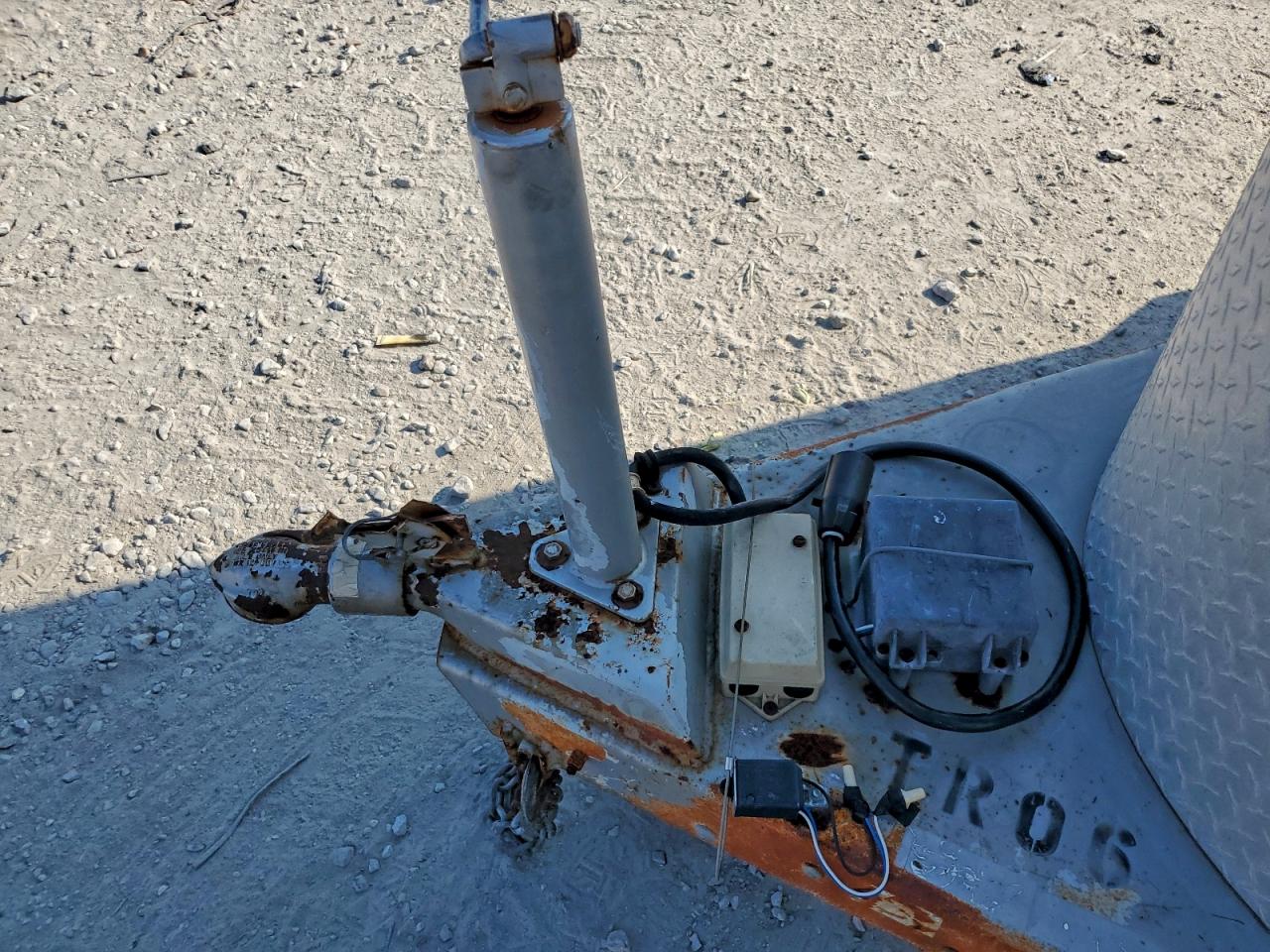 Cm Hors Trlr Image 3