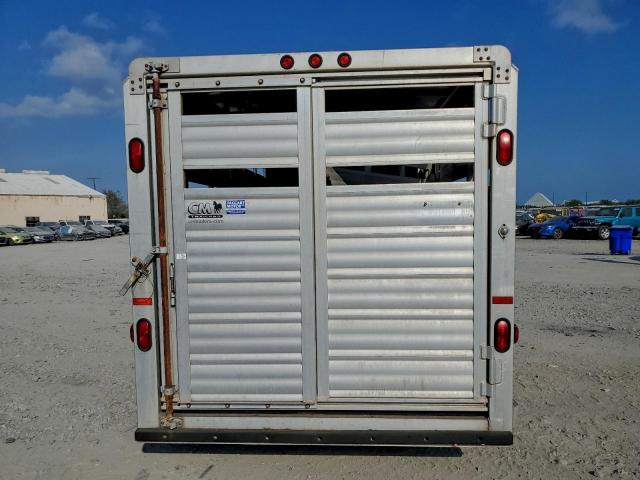 Cm Hors Trlr Image 4