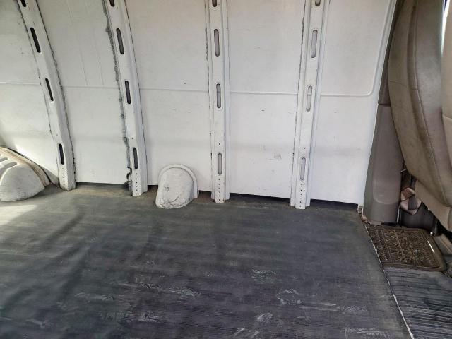 Chevrolet Express Image 12